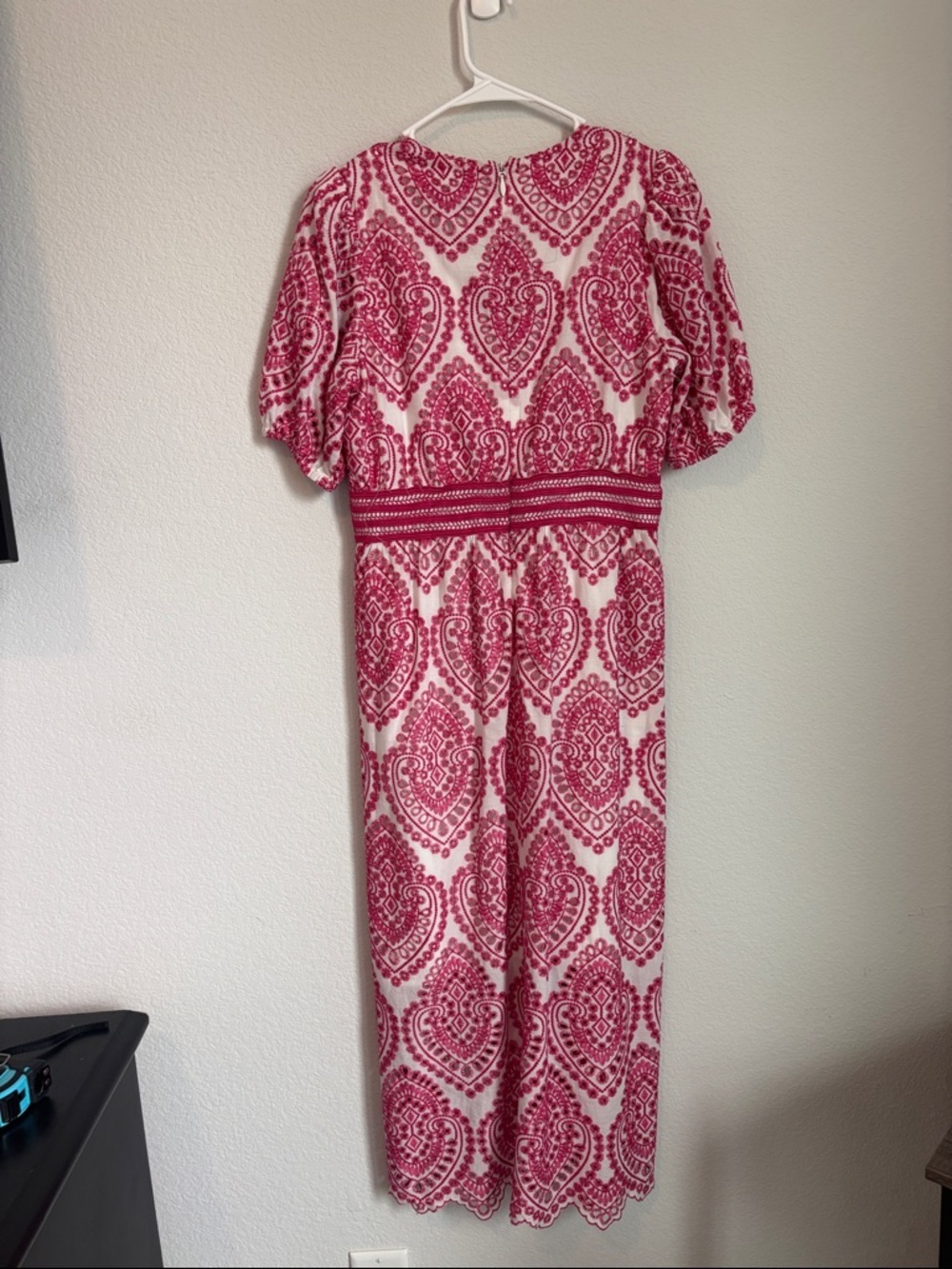 Adelyn Rae Pink Lace Patterned V-Neck Midi Dress with decorative buttons small - Picture 8 of 8